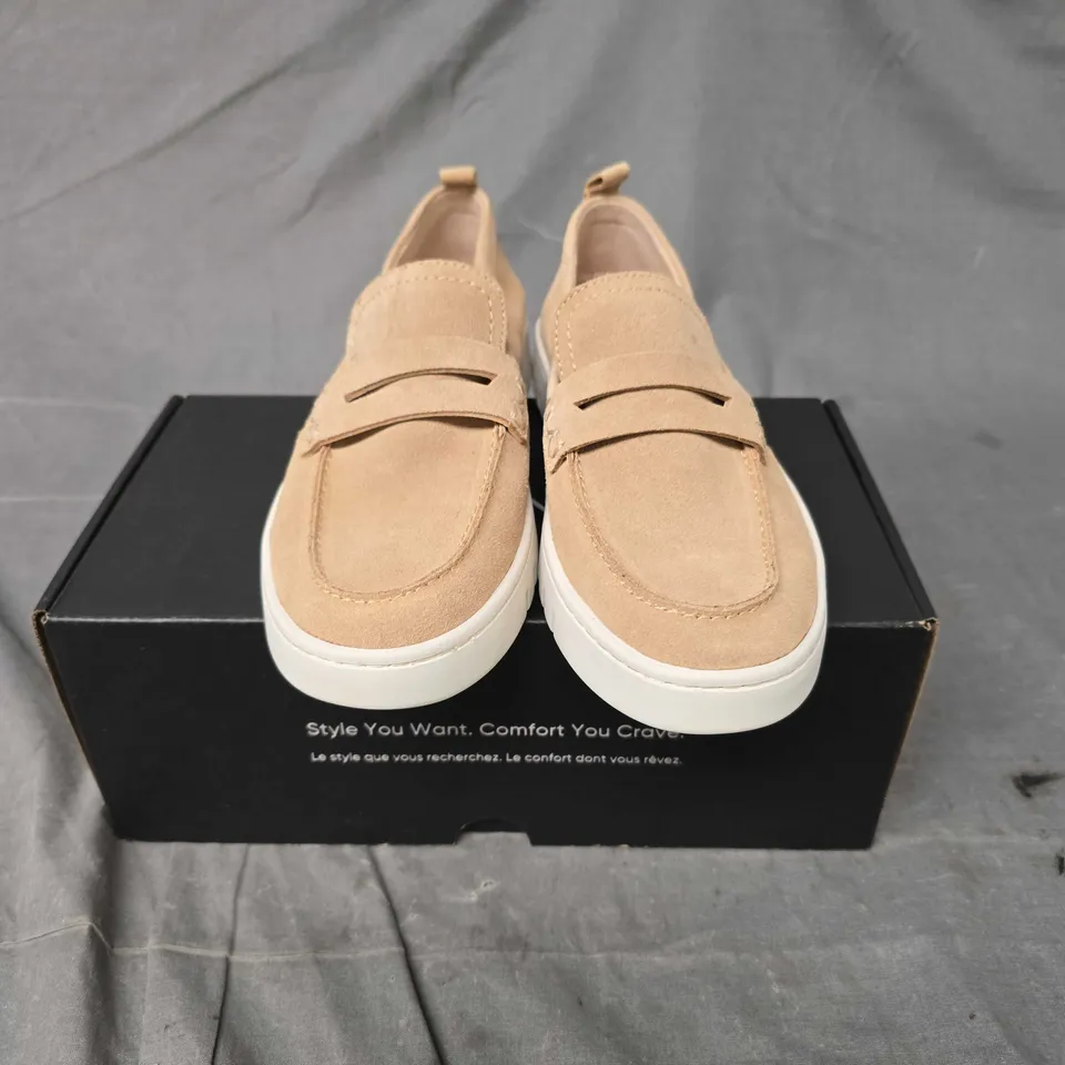 BOXED PAIR OF VIONIC SLIP ON SHOES IN BEIGE - 6