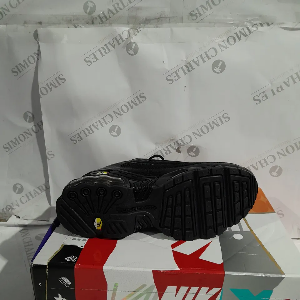 BOXED NIKE AIR VAPORMAX EVO SIZE 9 