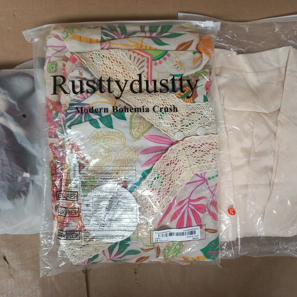 APPROXIMATELY 20 ASSORTED CLOTHING AND FASHION PRODUCTS IN VARIOUS STYLES AND SIZES - COLLECTION ONLY