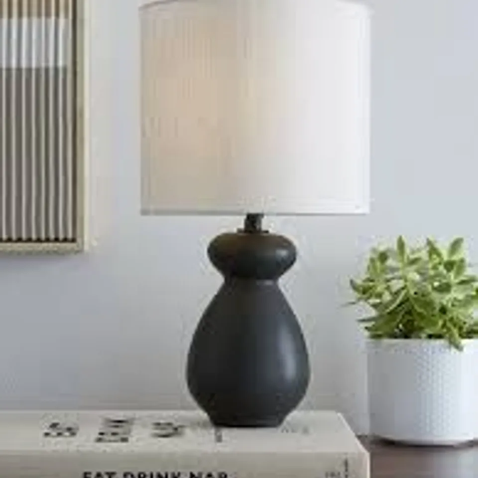 BLACK CHUBBY TABLE LAMP