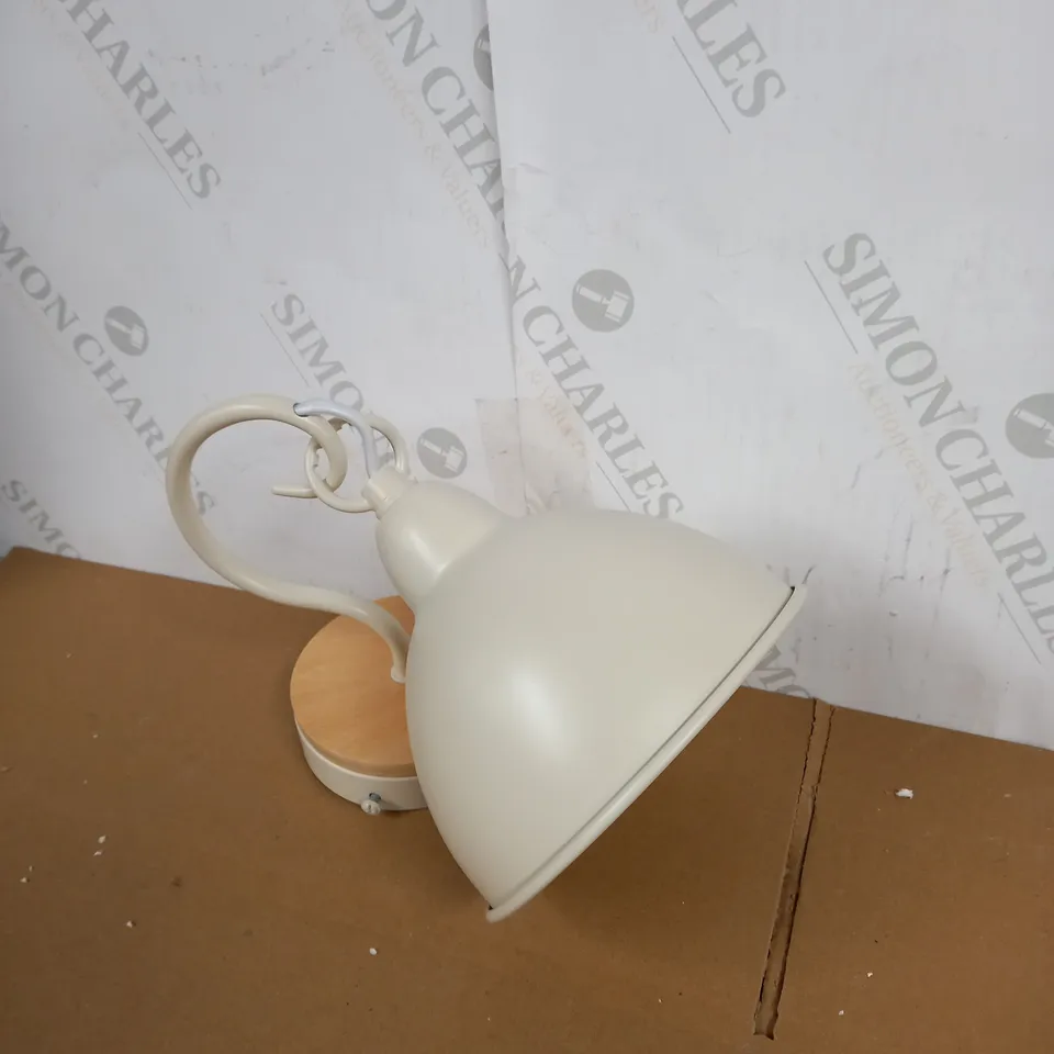 BLYTON 1LT WALL BRACKET  NATURAL FINISH PAINTED SHADE