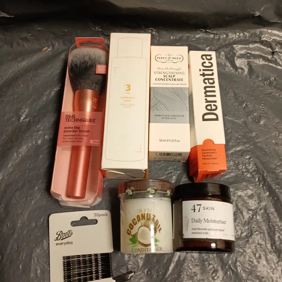 APPROXIMATELY 15 ASSORTED HEALTH & BEAUTY PRODUCTS TO INCLUDE SCALP CONCENTRATE, 47 DAILY MOISTURISER, POWDER BRUSH ETC 