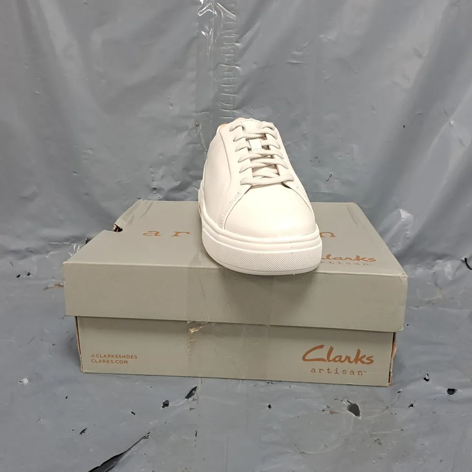 BOXED PAIR OF CLARKS ARTISAN SHOES IN WHITE SIZE UK 4