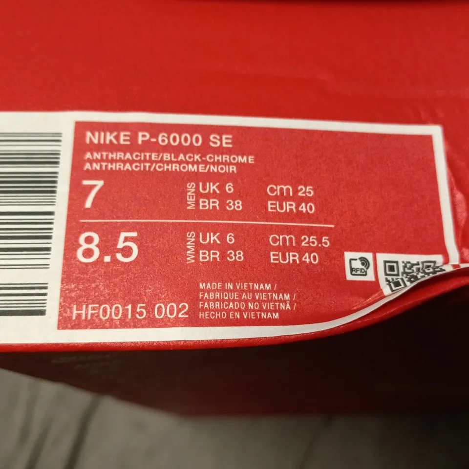 BOXED NIKE P-6000 SE MENS SHOES – BLACK/ANTHRACITE, UK 6 (US 7)