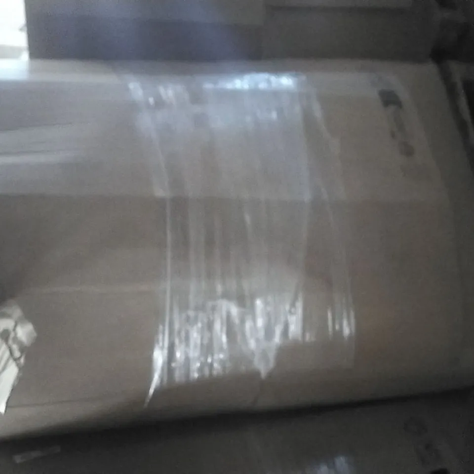 PALLET CONTAINING A LARGE QUANTITY OF PILLOWS