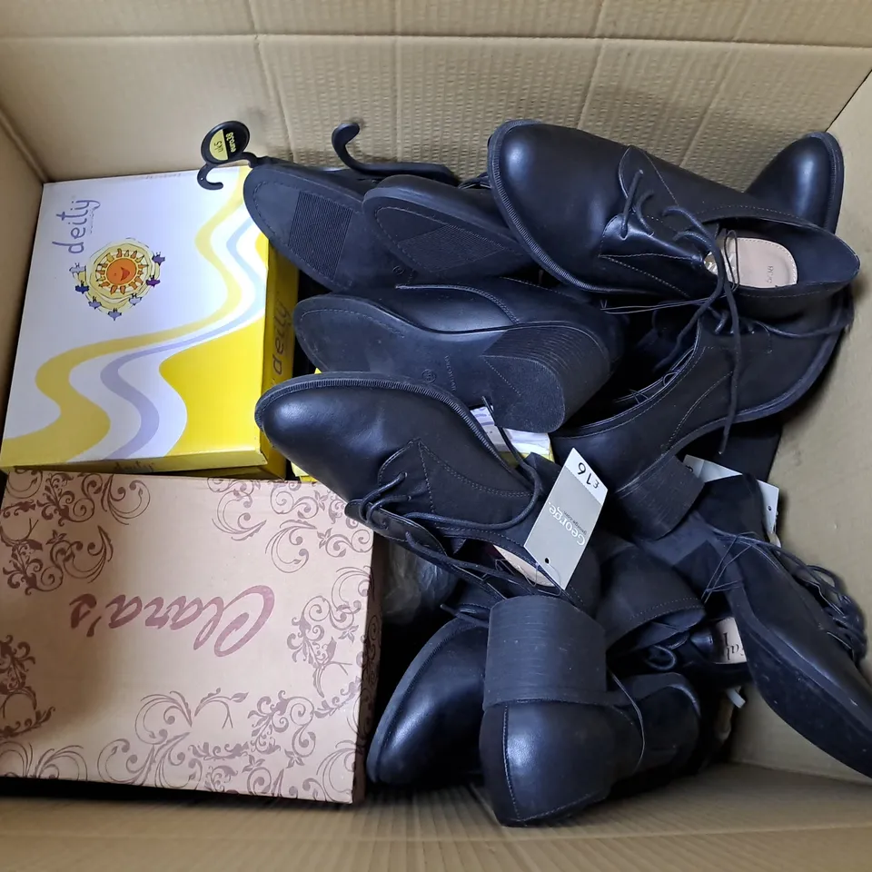 APPROXIMATELY 10 PAIRS  OF ASSORTED SHOES TO INCLUDE BOXED AND UNBOXED HEELS AND BOOTS
