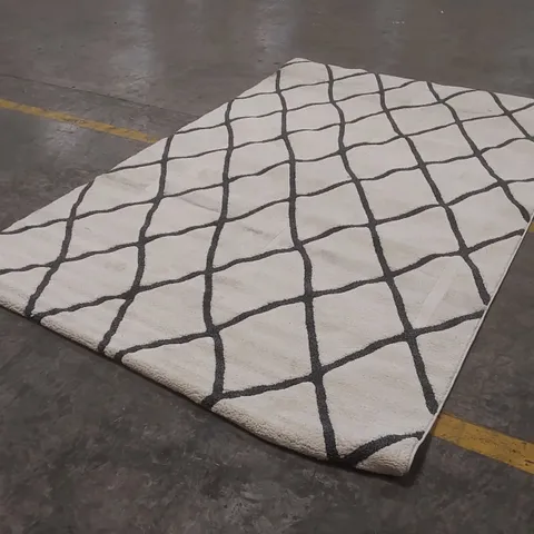 QUALITY DESIGNER AREA RUG - APPROXIMATELY 295 x 195cm