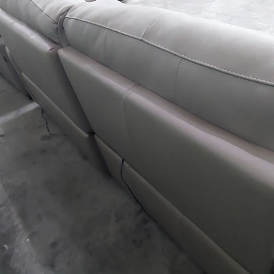 QUALITY ITALIAN DESIGNER GRADO POWER RECLINING SUITE COMPRISING THREE SEATER & LOVESEAT/TWO SEATER SOFAS LIGHT GREY LEATHER 