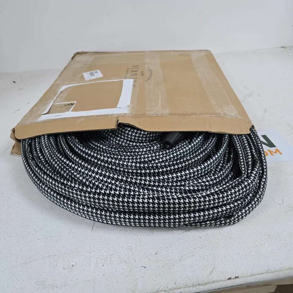 BERNINI PATTERNED HYDROHOSE WITH QUICK CONNECTORS BLACK/WHITE