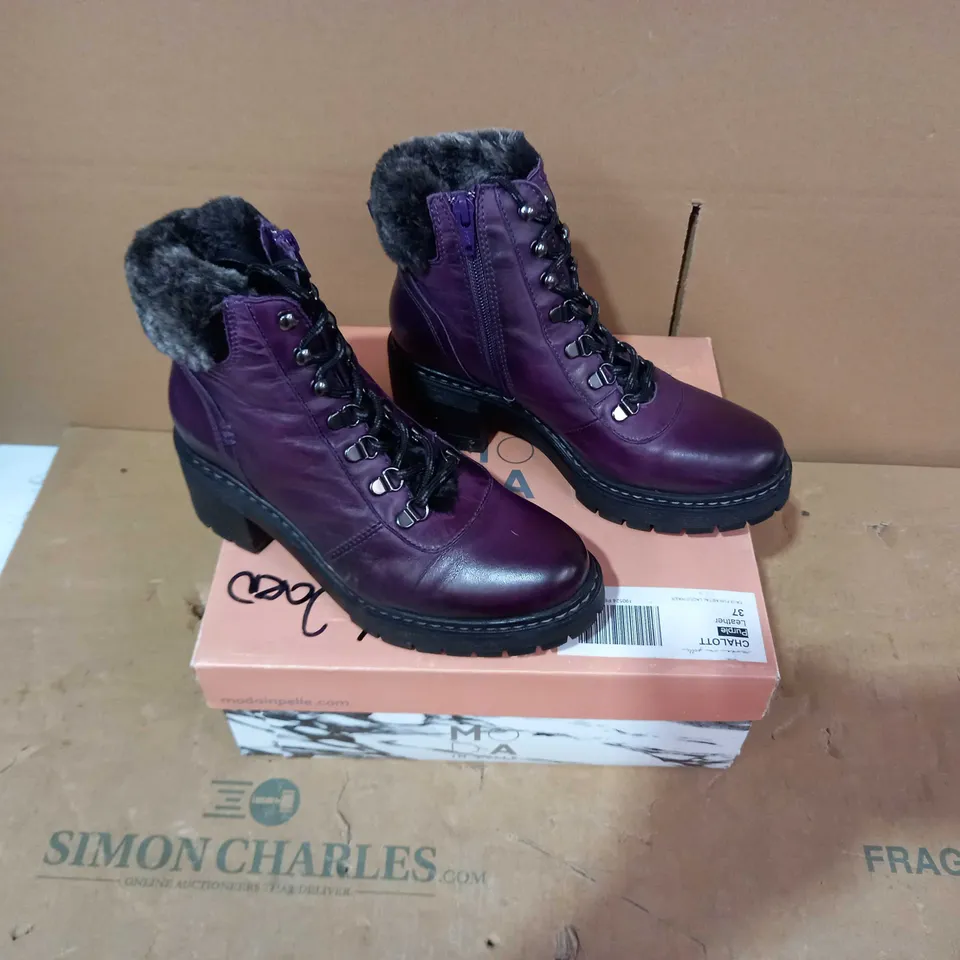 BOXED PAIR OF MODA IN PELLE PURPLE BOOTS- SIZE 37