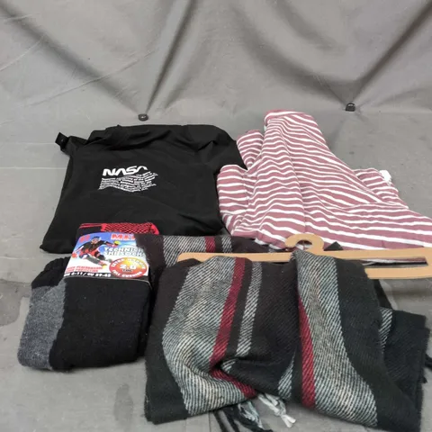 BOX OF APPROXIMATELY 15 ASSORTED CLOTHING ITEMS TO INCLUDE NASA T SHIRT, WINTER SOCKS, SCARF, SIZE 14 STRIPEY TOP ETC