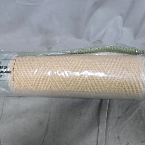 HERRINGBONE BORDER CARPET ROLL – GREEN, 40 X 120 CM (FELIXSTOWE)