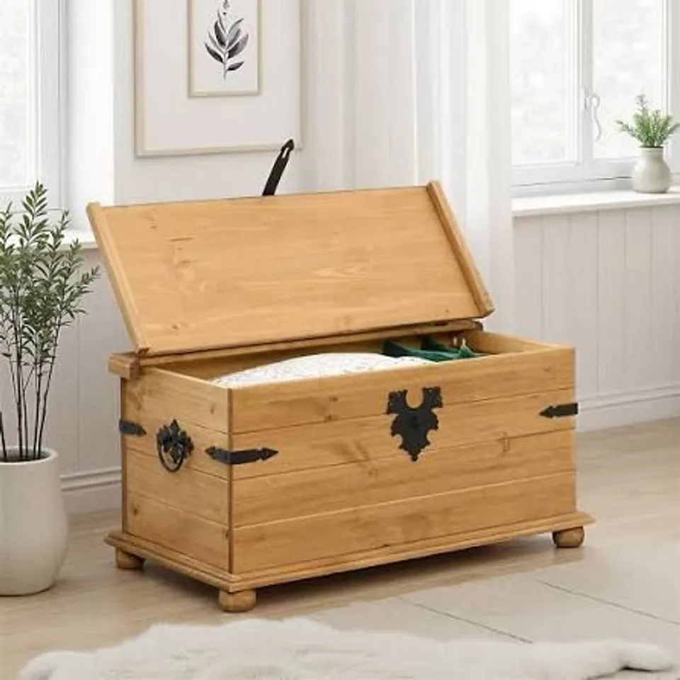 BOXED CORONA STORAGE OTTOMAN TOYBOX CHEST IN DISTRESSED WAXED PINE FINISH (1 BOX)