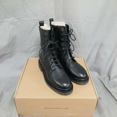 BOXED PAIR OF DUNE LONDON PRESTONNE LEATHER BOOTS IN BLACK SIZE 6
