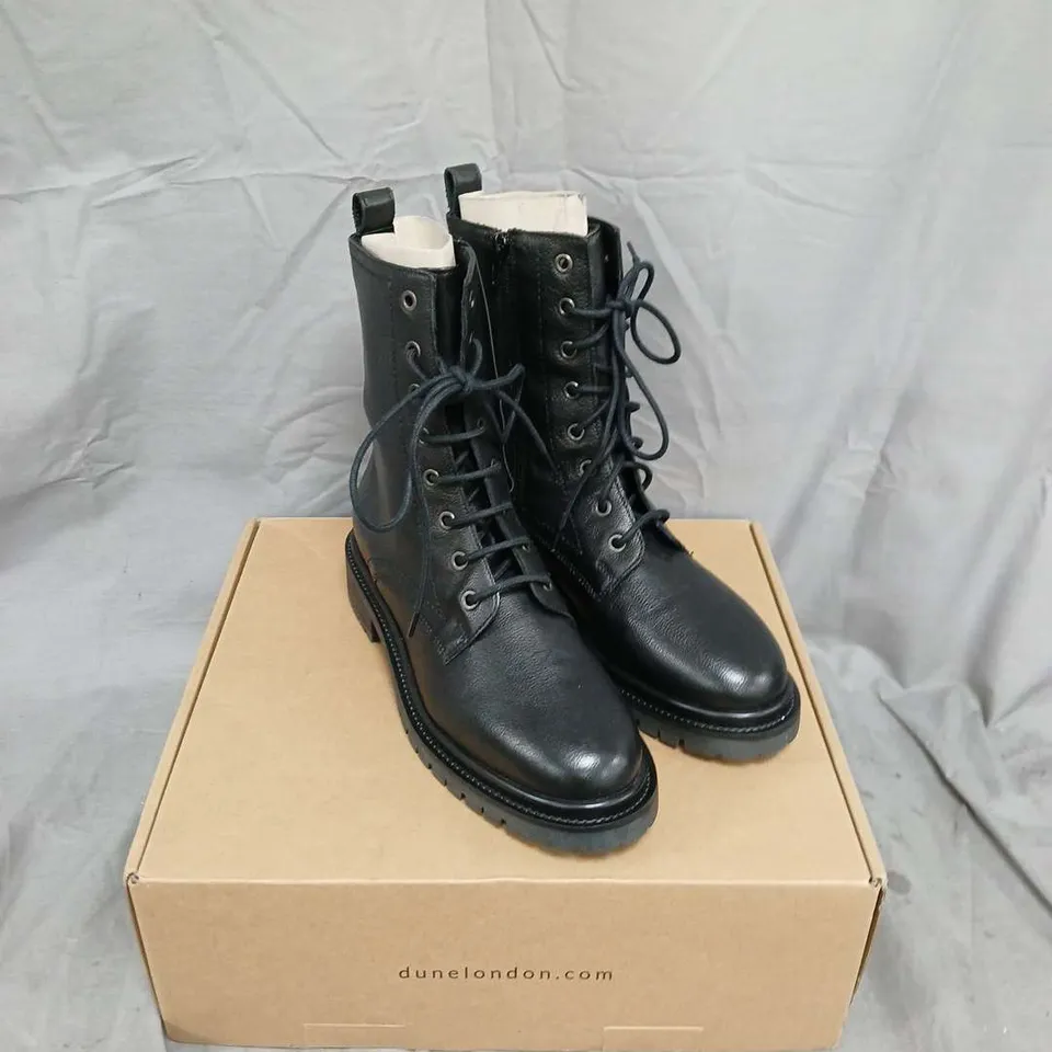 BOXED PAIR OF DUNE LONDON PRESTONNE LEATHER BOOTS IN BLACK SIZE 6