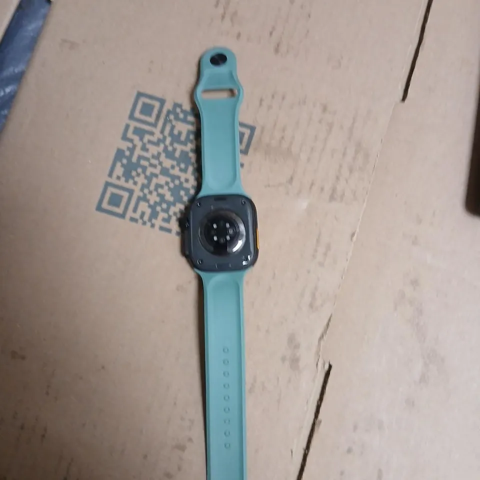 SMARTWATCH WITH TEAL SILICONE STRAP