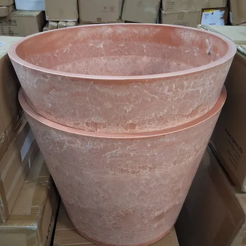 SET OF 2 ORANGE PLASTIC PLANT POTS