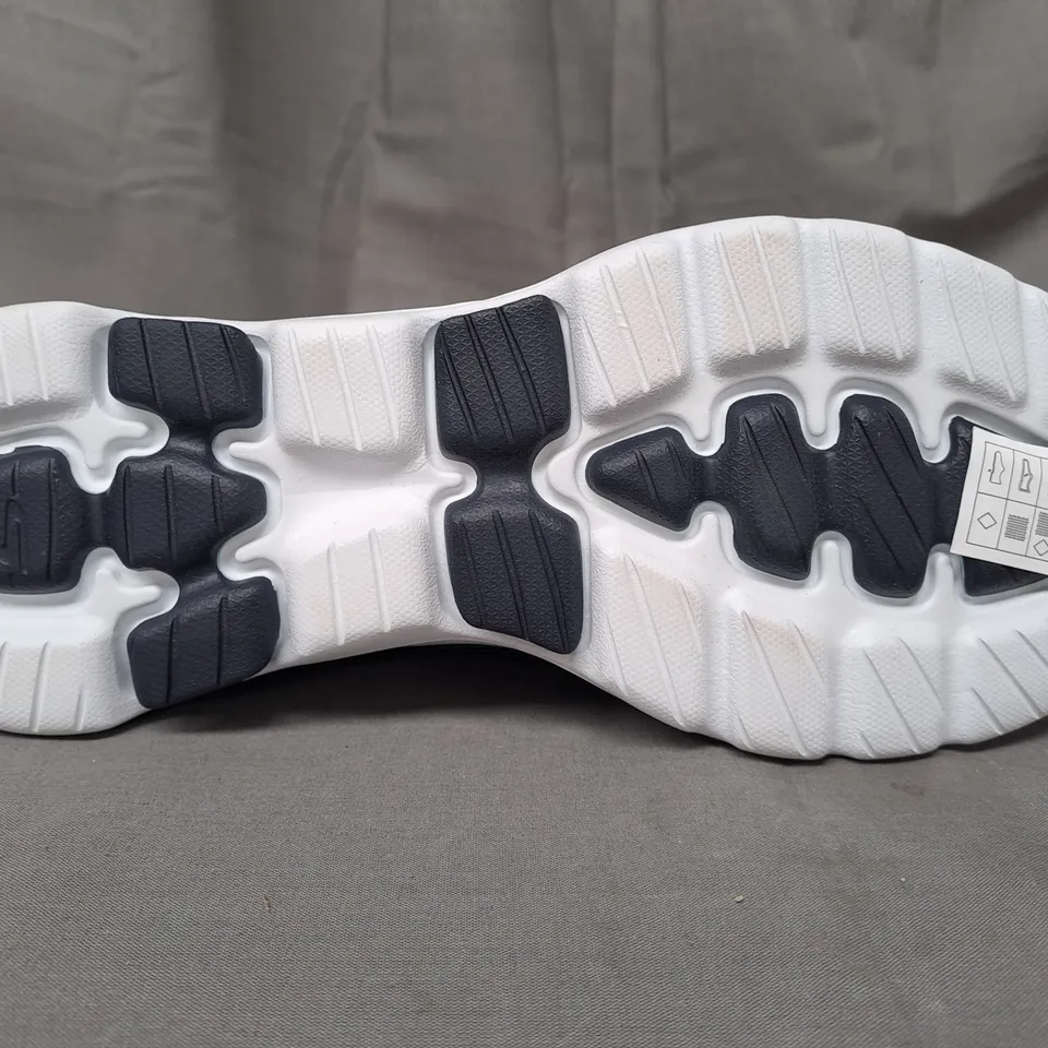 BOXED PAIR OF SKECHERS SLIP-ON SHOES IN NAVY UK SIZE 6