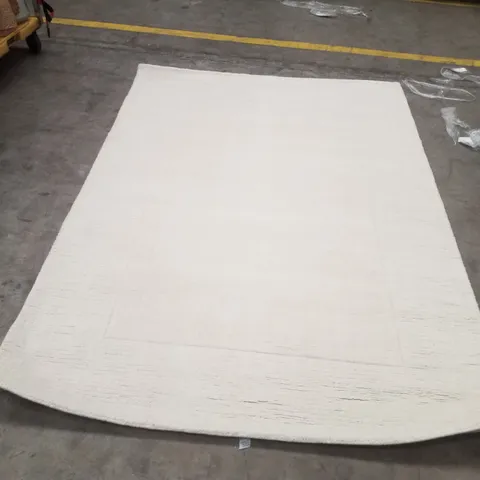 QUALITY DESIGNER AREA RUG - APPROXIMATELY 228X158CM