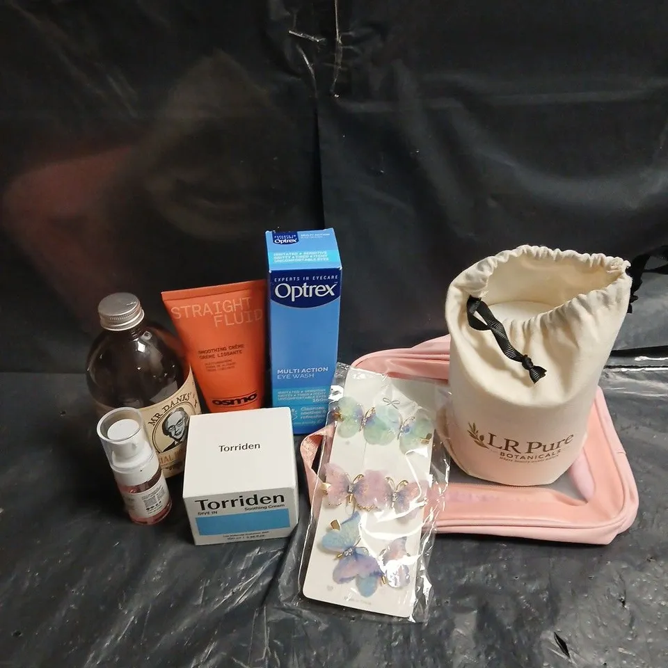 APPROXIMATEY 20 ASSORTED HEALTH AND BEAUTY PRODUCTS TO INCLUDE - TORRIDEN DIVE IN SOOTHING CREAM - OSMO SMOOTHING CREAM - HAIR CLIPS - ETC