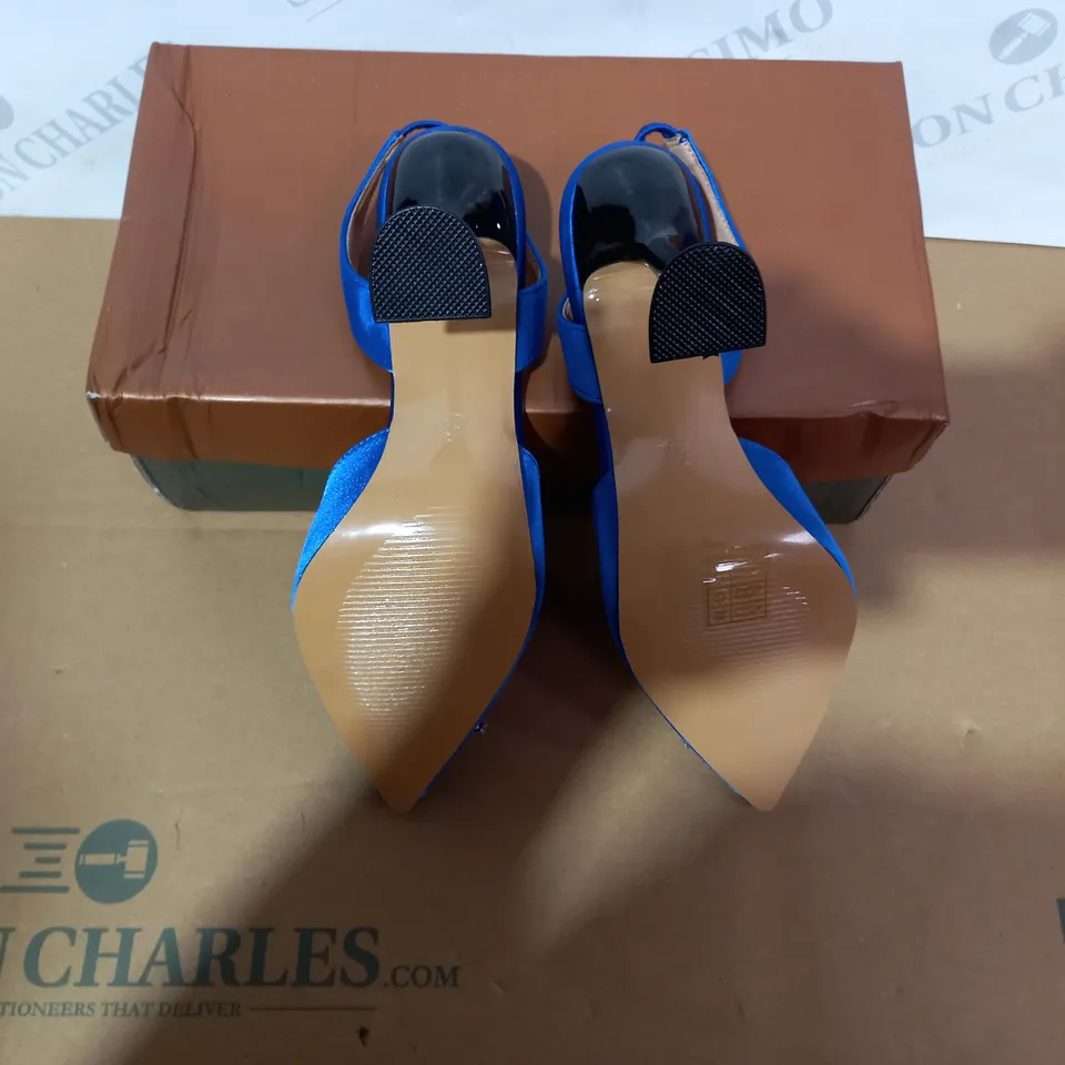 BOXED PAIR OF DESIGNER BLUE HIGH HEELS SIZE 37