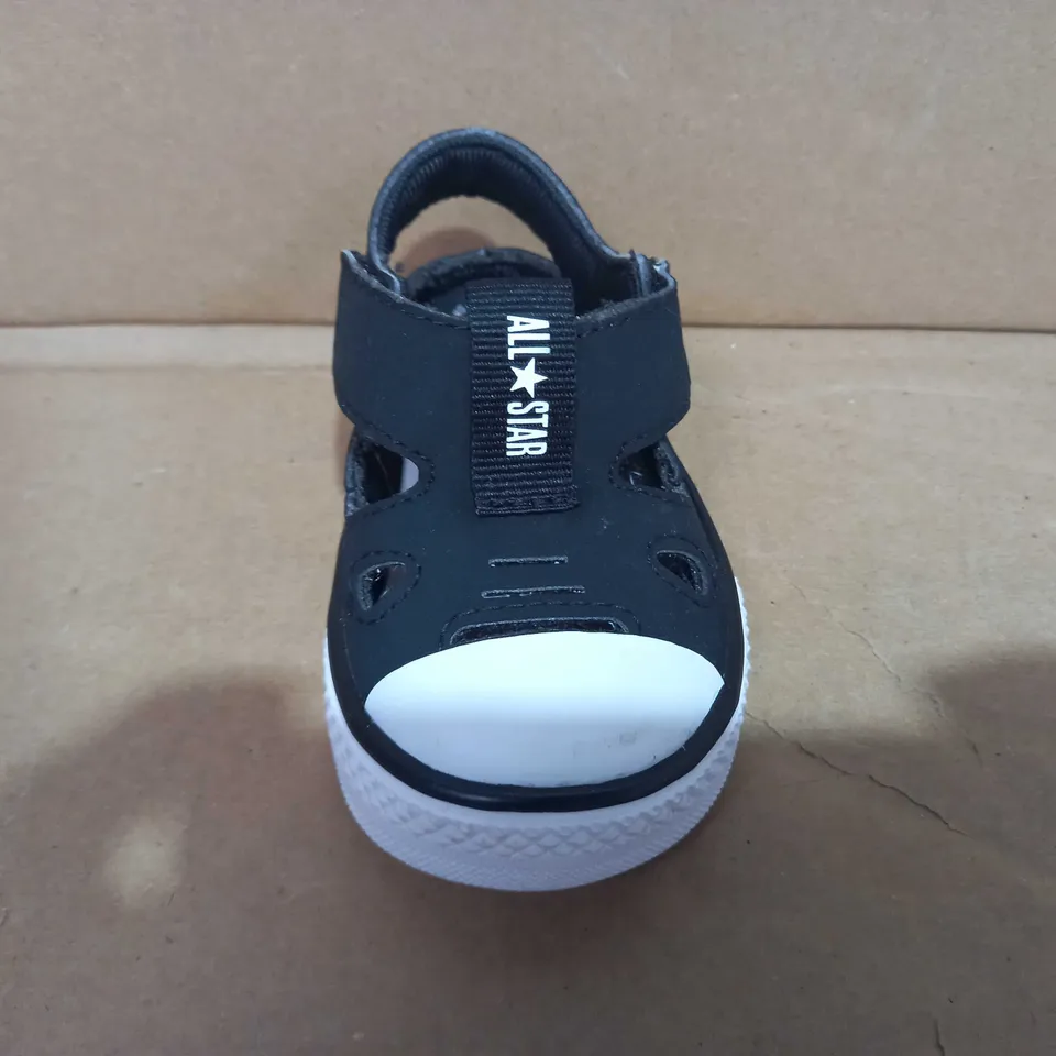 BOXED PAIR OF DESIGNER BABY SHOES IN THE STYLE OF CONVERSE UK SIZE 3