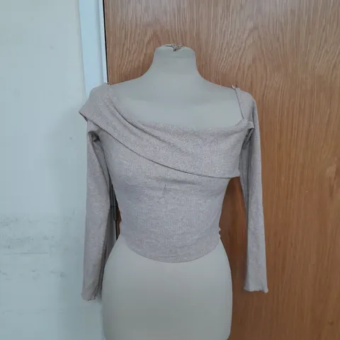 BERSHKA ASYMETRICAL SHOULDER RIBBED JUMPER IN LIGHT BROWN SIZE M