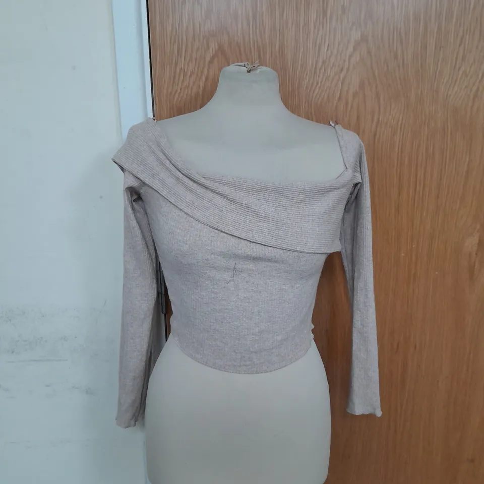 BERSHKA ASYMETRICAL SHOULDER RIBBED JUMPER IN LIGHT BROWN SIZE M