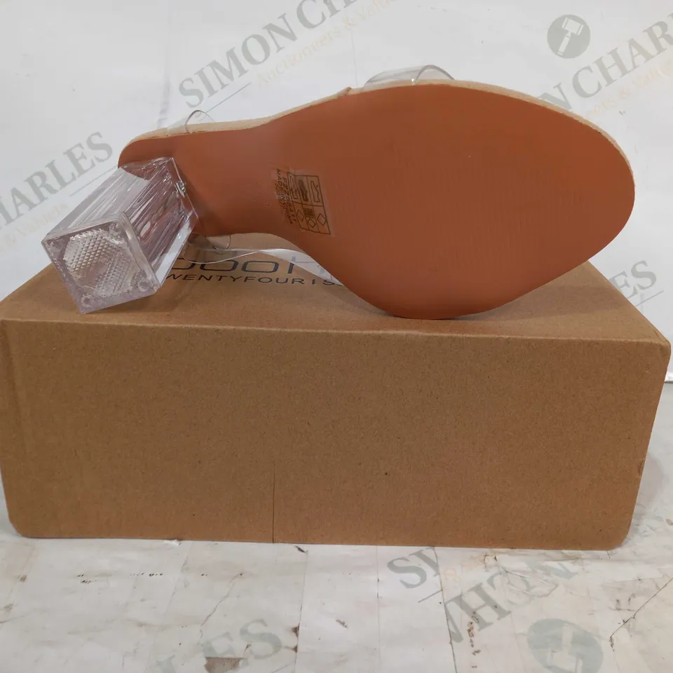 BOXED PAIR OF BOOHOO WIDE FIT CLEAR BLOCK HEELS IN NUDE EU SIZE 38