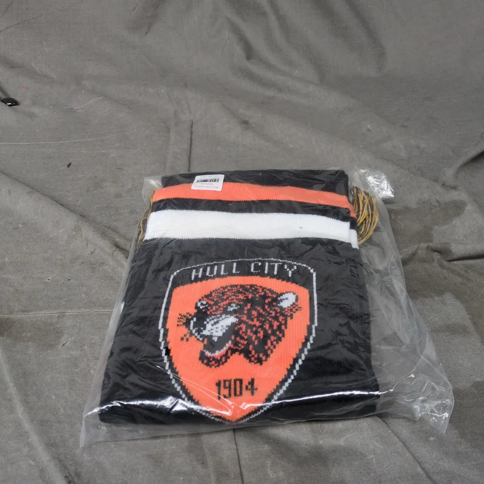 HULL CITY SCARF ONE SIZE PLUS 2 UNIVERSITY OF HULL DONOR PINS