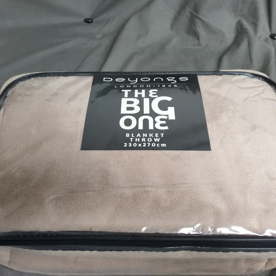 THE BIG ONE BLANKET THROW 230X270 CM – BEIGE