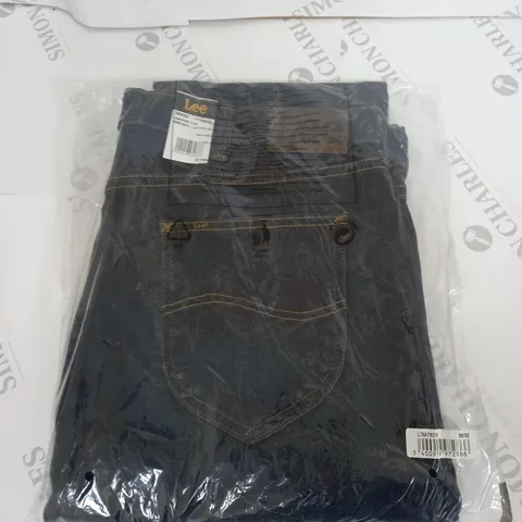 BAGGED LEE ROAD RASH JEANS SIZE 38X32