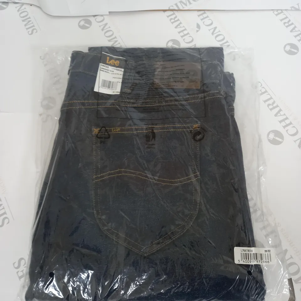 BAGGED LEE ROAD RASH JEANS SIZE 38X32