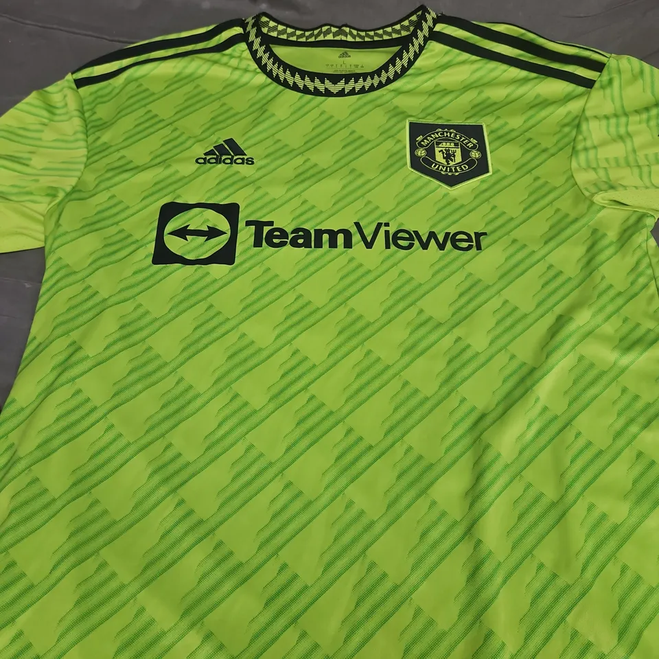 MANCHESTER UNITED FC AWAY SHIRT – LARGE 