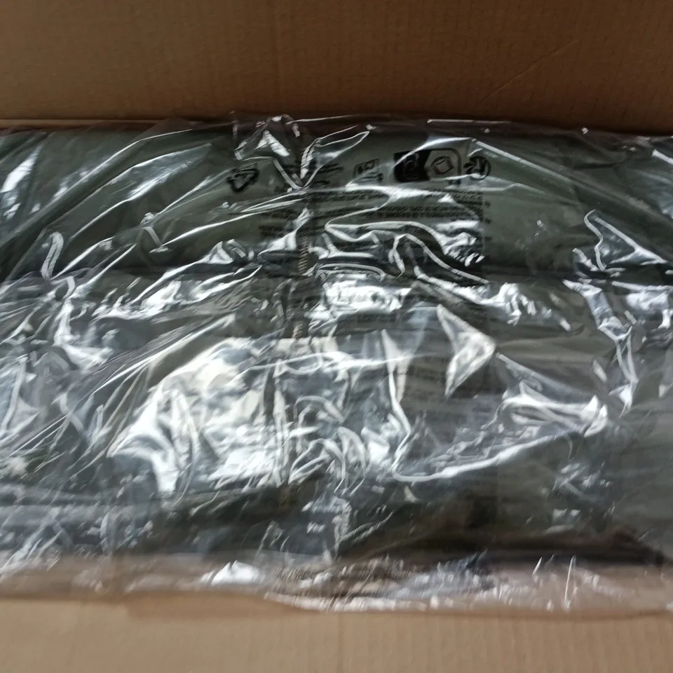 BOX OF APPROXIMATELY 2 ASSORTED PUFFER JACKET IN GREEN
