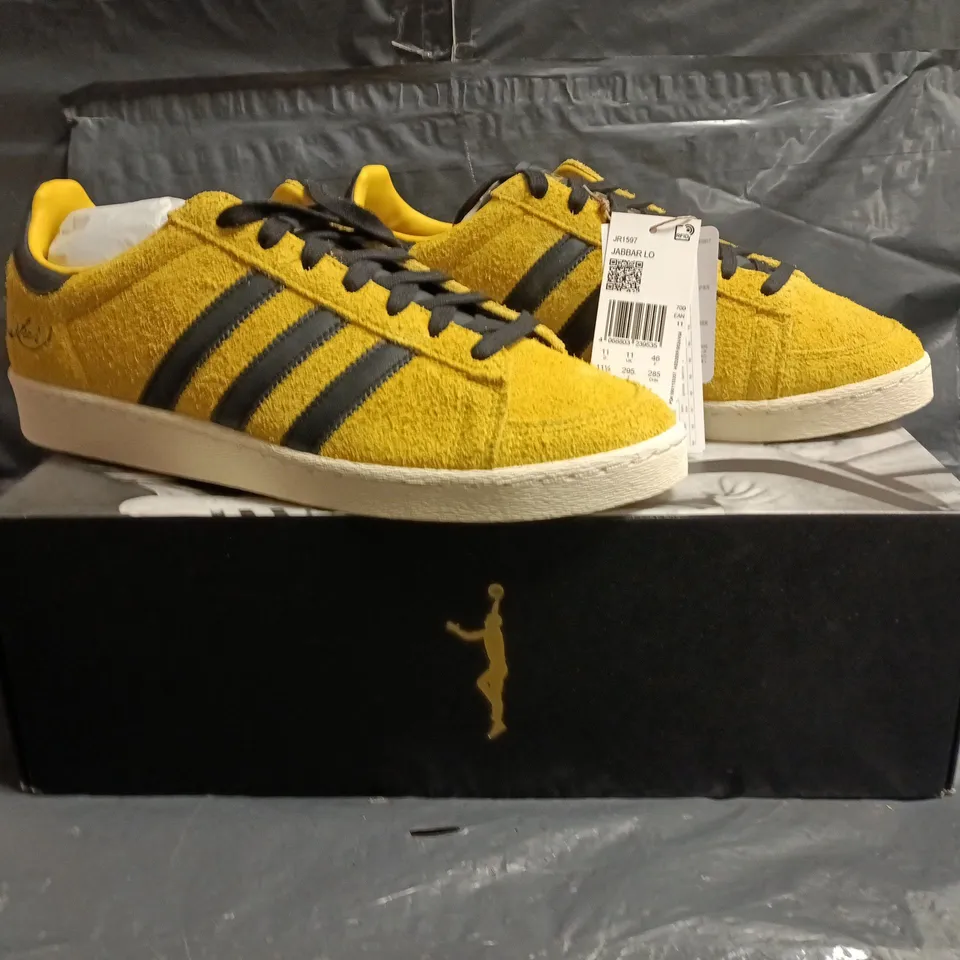 BOXED PAIR OF ADIDAS JABBAR LO TRAINERS IN YELLOW/BLACK SIZE UK 11