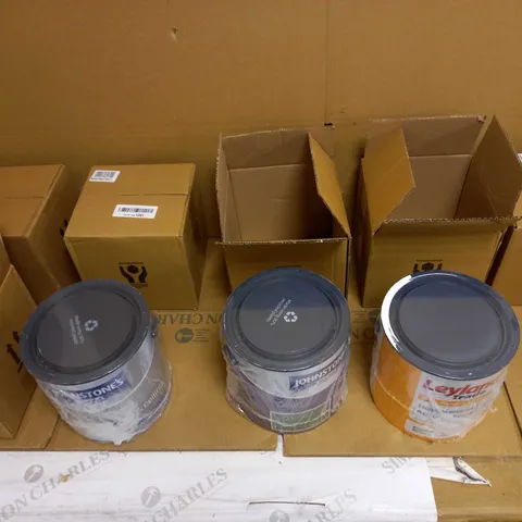 LOT OF APPROX 4 ASSORTED PACKAGED BOXED PAINTS TO INCLUDE: LEYLAND, JOHNSTONES