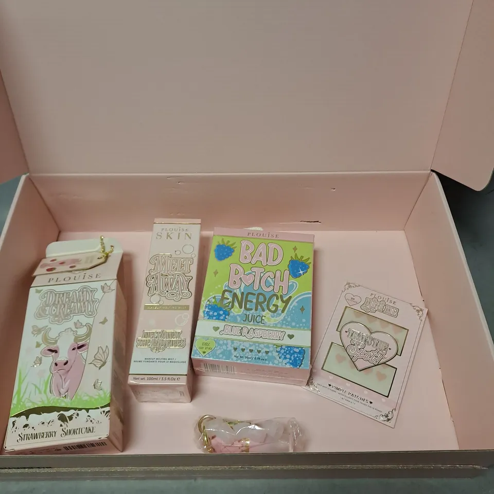 BOXED PLOUISE APPROXIMATELY 5 ASSORTED ITEMS TO INCLUDE - MELT AWAY MAKEUP MELTING MIST - STRAWBERRY SHORTCAKE LIP DUO - THAT'S THE SPOT PIMPLE PATCHES - ETC