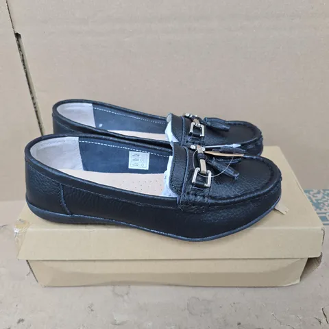 BOXED PAIR OF JO & JOE NAUTICAL SHOES IN BLACK - UK 4
