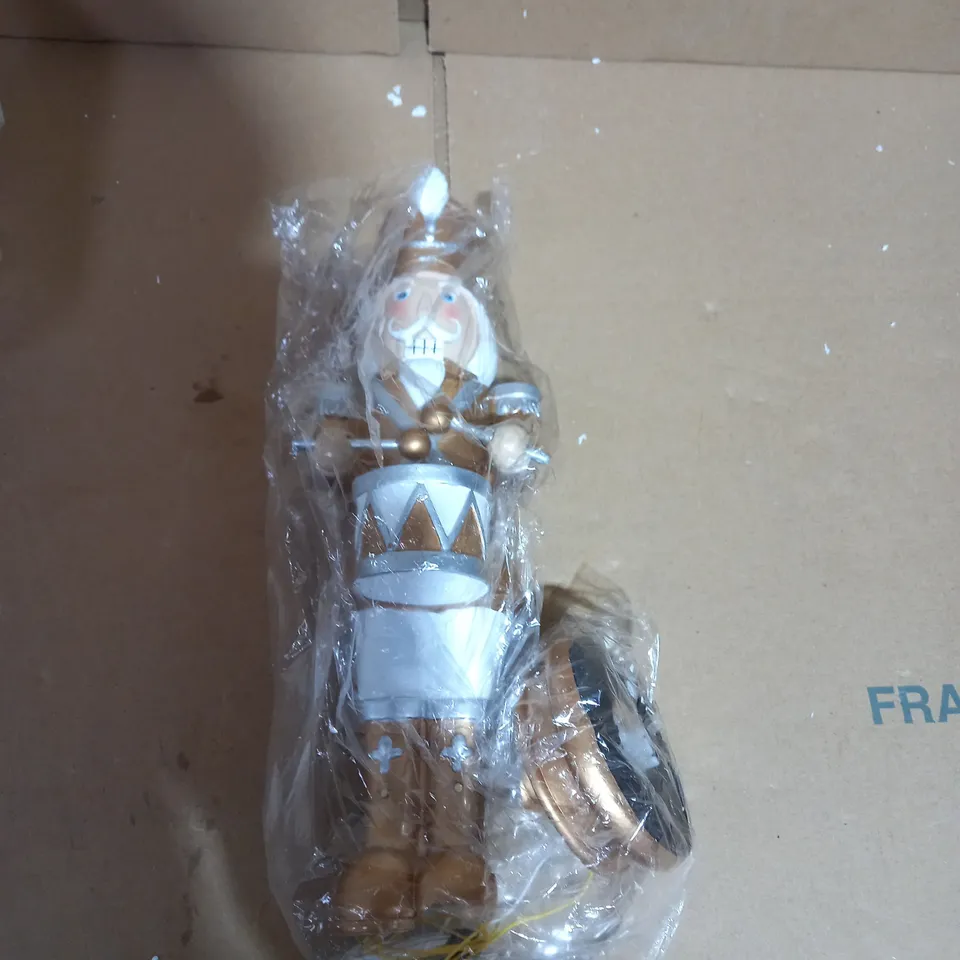 FESTIVE TRADITIONAL PRE-LIT NUTCRACKER