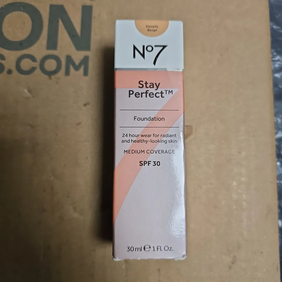 TOTE OF APPROXIMATELY 20 ASSORTED COSMETICS TO INCLUDE: NO7 FOUNDATION