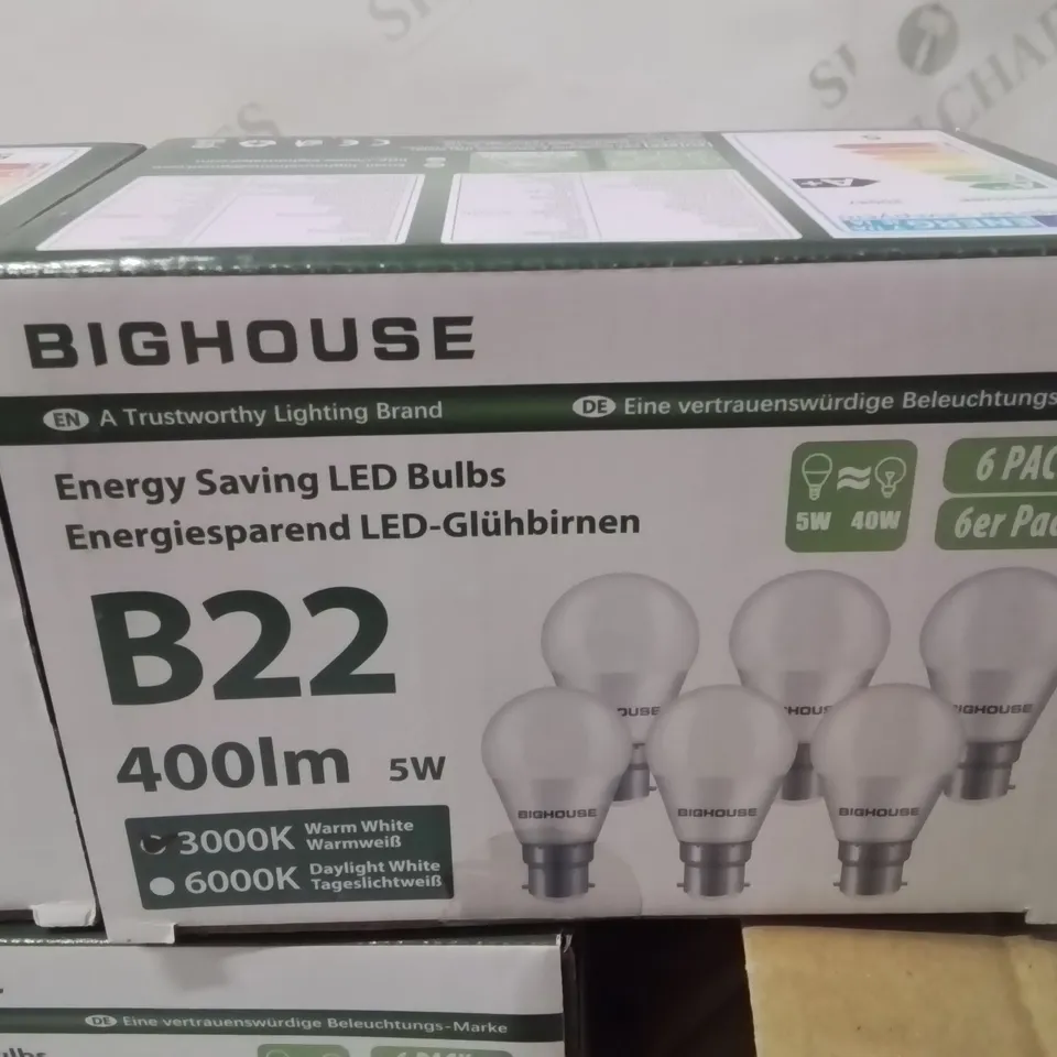 LARGE BOX CONTAINING VARIOUS ASSORTED LIGHT BULBS ECT.