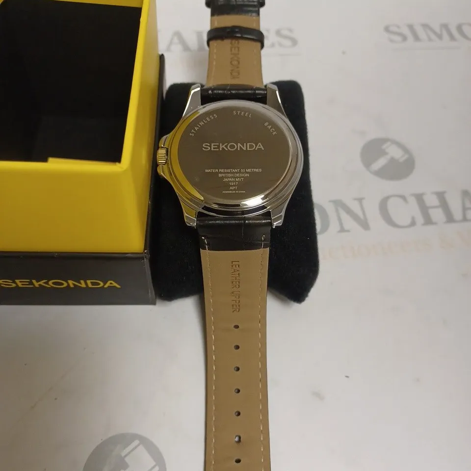 BOXED SEKONDA BLACK AND SILVER GENUINE LEATHER WATCH WITH DATE FEATURES