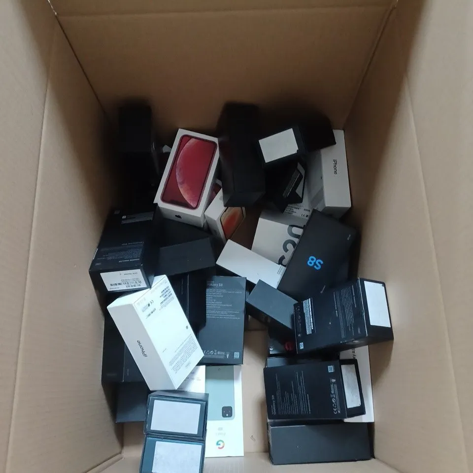 APPROXIMATELY 25 MOBILE PHONE DISPLAY CASES FOR IPHONE, SAMSUNG AND HUAWEI ETC