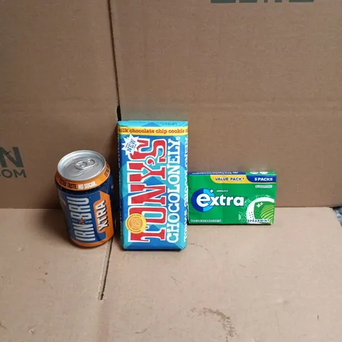 APPROXIMATELY 12 ASSORTED FOOD AND DRINKS ITEMS TO INCLUDE - TONY'S CHOCOLATE CHIP COOKIE BAR, WRIGLEYS EXTRA 5 PACK, IRN-BRU XTRA ETC 