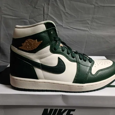 BOXED PAIR OF NIKE AIR JORDAN 1 HIGH OG - UK SIZE 8