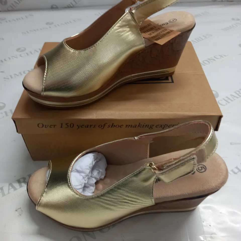 BOXED PAIR OF CUSHION WALK GOLD WEDGE HEEL SHOES IN GOLD - SIZE 5