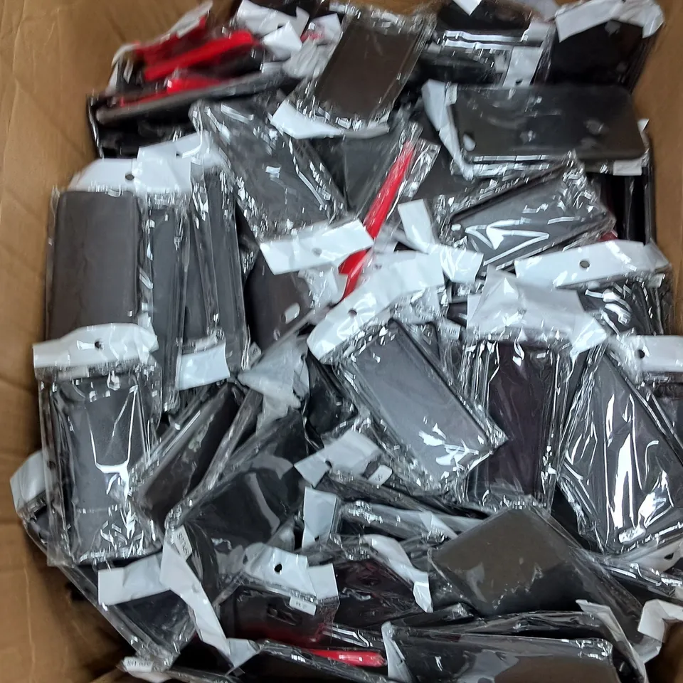 LARGE QUANTITY OF VARIOUS COLOURED SAMSUNG PHONE CASES 