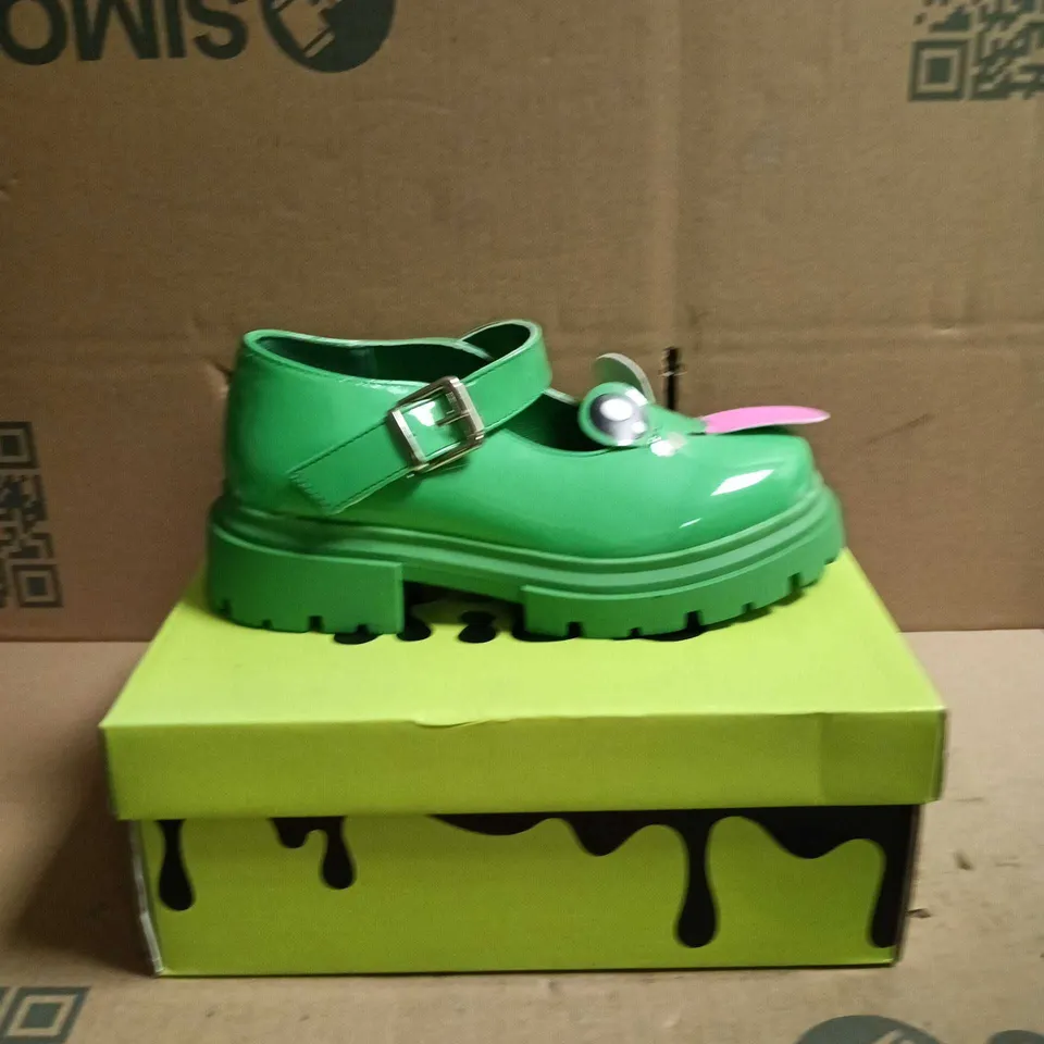 KOI KIDZ LIL TIRA CHEEKY FROG MARY JANE SHOES GREEN SIZE 2