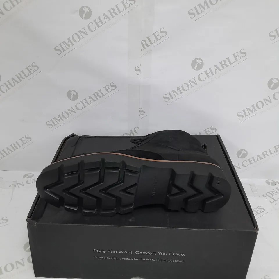 VIONIC LARSON LACE UP BOOT SIZE 8